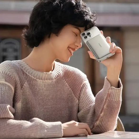 Baseus PicoGo AM41 Ultracienki Magnetyczny Power Bank 5000mAh 20W Natural Titanium